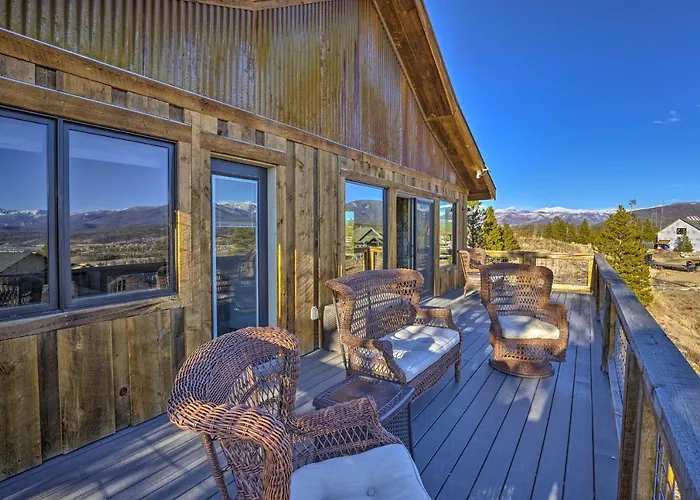 Balconies & Idyllic Views: Grand Lake Haven!