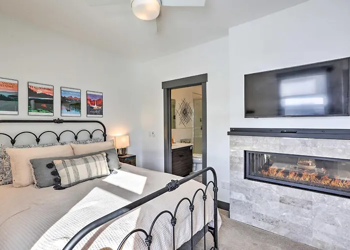 Modern Mountain Getaway, Walk To Grand Lake!