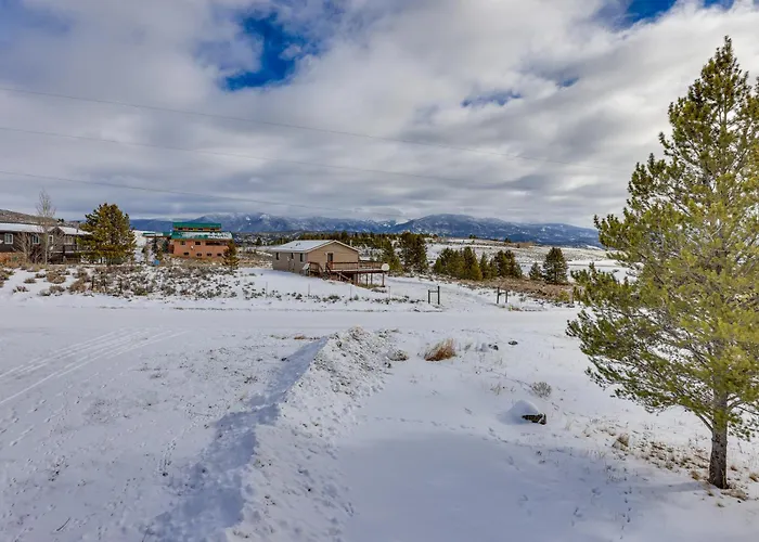 Enjoy Deck + Mtn Views: Grand Lake Retreat!